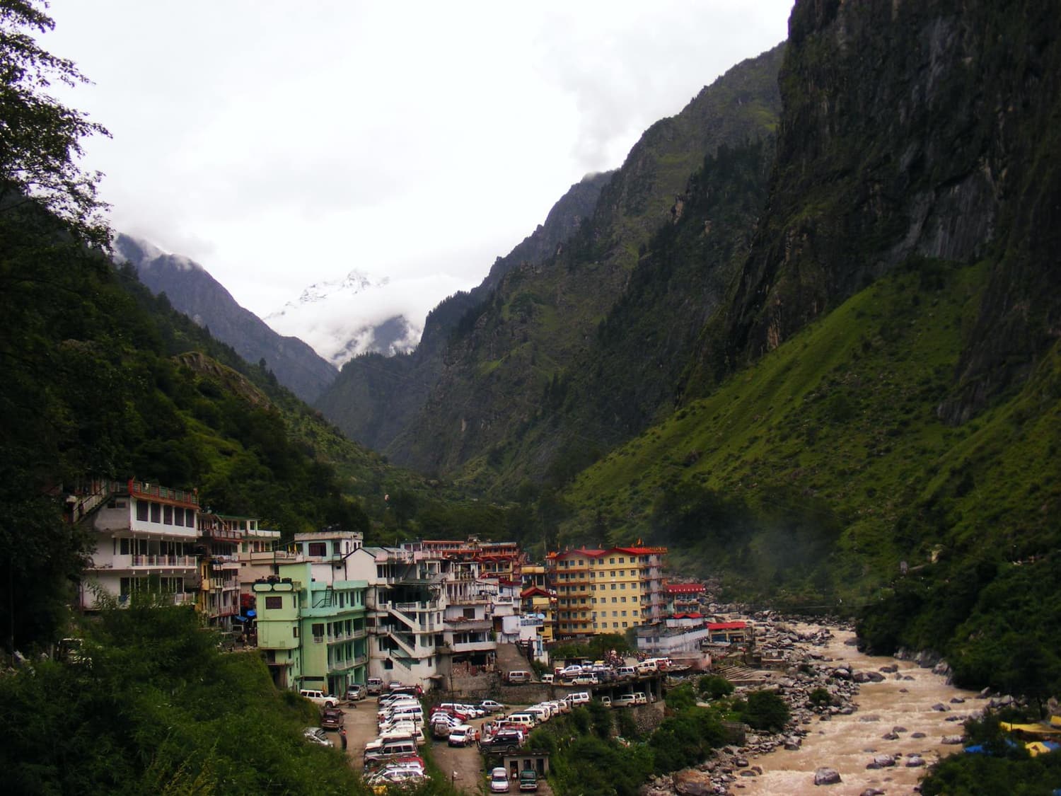 Hotels and the gurudwara at Govindghat crowded along the banks of the Alaknanda
